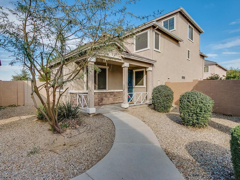 2nd image of 922 E Brooke Pl