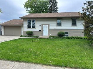 1175 Larkdale Row, Wauconda, IL 60084