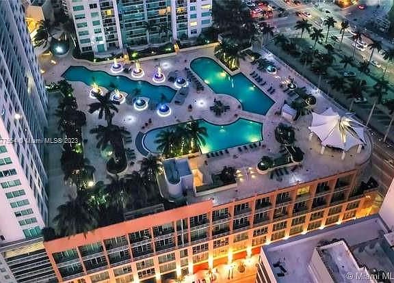 2nd image of 244 Biscayne Blvd APT 3806