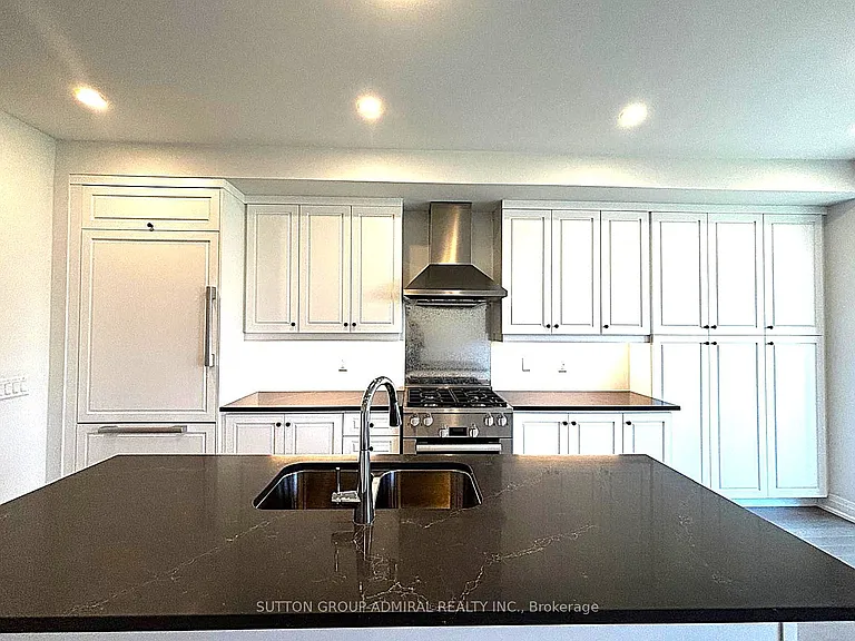 16 Donnacona Dr — Photo 4
