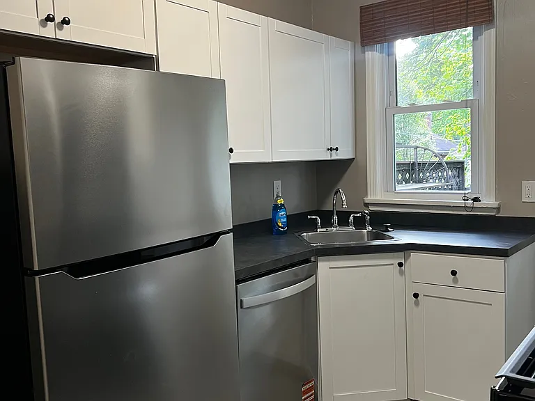 518 Lloyd St — Photo 5