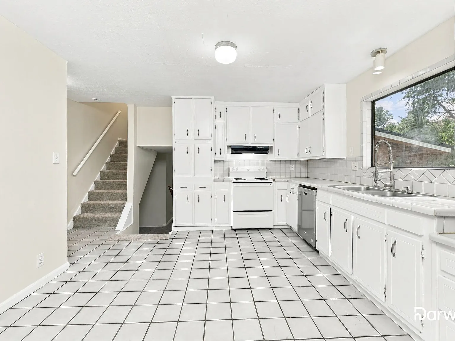 4 bed, 2.5 bath, 1790 sqft, $2,105 — Photo 3