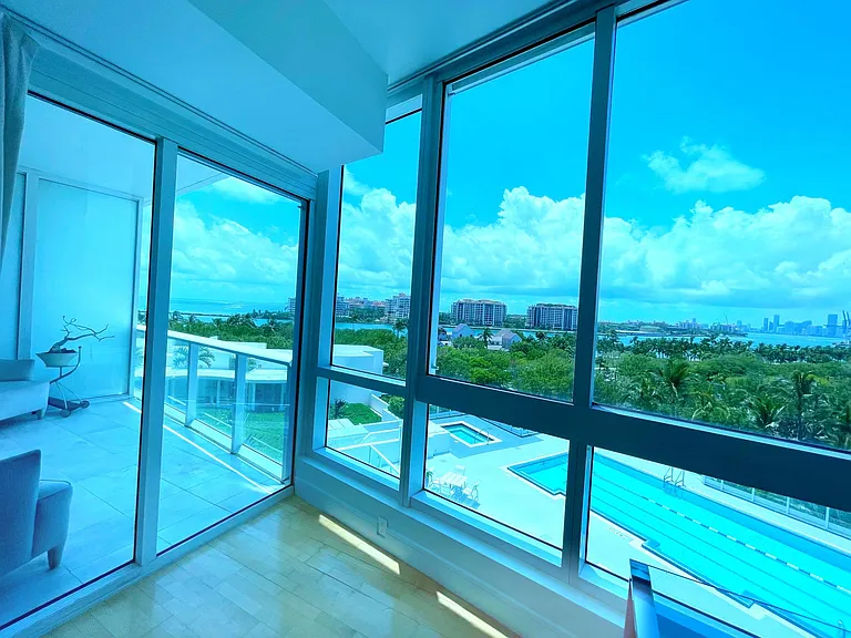 100 S Pointe Dr #111 — Photo 40