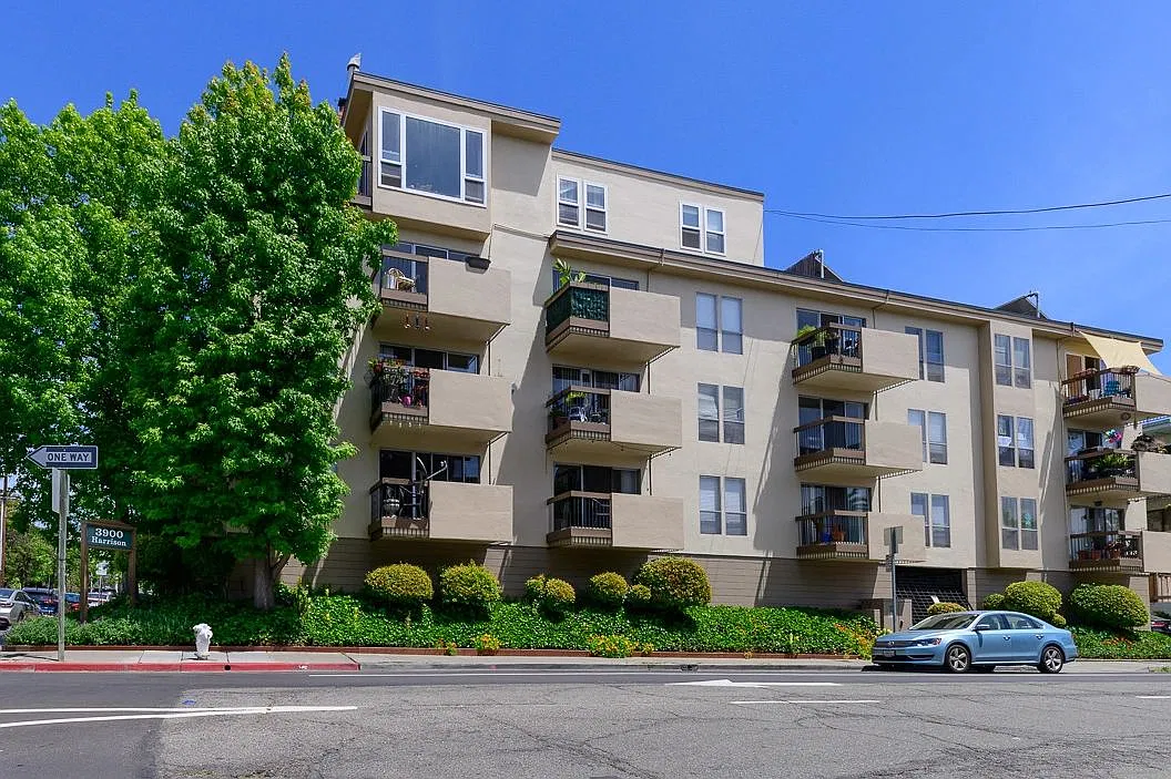 Bayo Vista Apartments — Photo 2