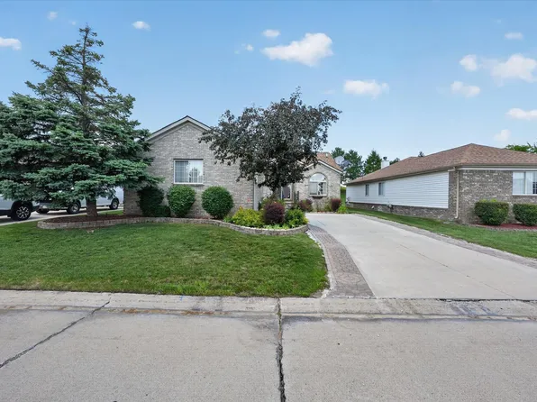 3527 New Boston Dr, Sterling Heights, MI 48314