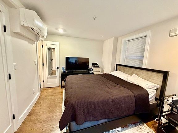 5th image of 366 Hanover St APT 5