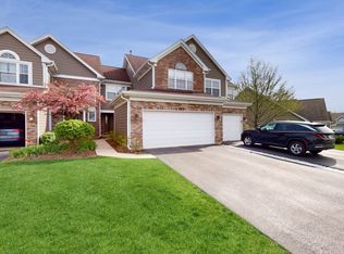 666 Kingsbridge Dr, Carol Stream, IL 60188