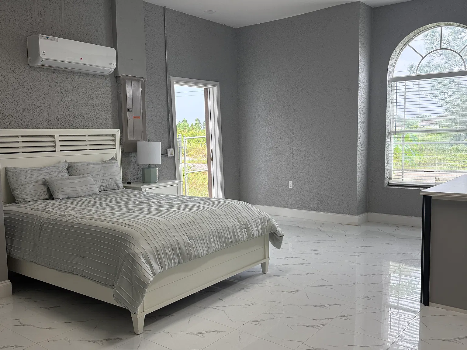 4 bed, 1932 sqft, $1,000 — Photo 2