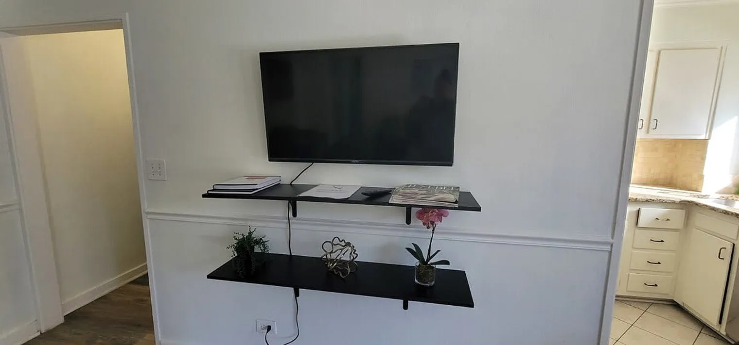 1 bed, 1.0 bath, 796 sqft, $2,558 — Photo 1