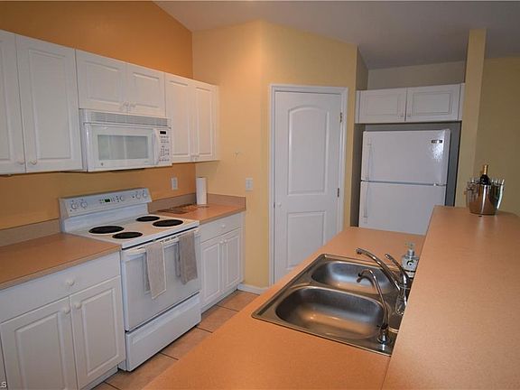 5th image of 4312 NE 9th Ct