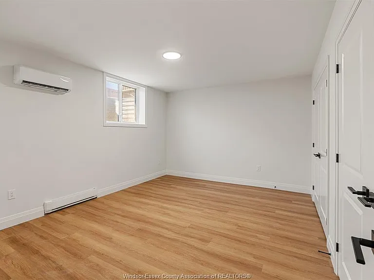 160 McLellan Ave #B — Photo 15