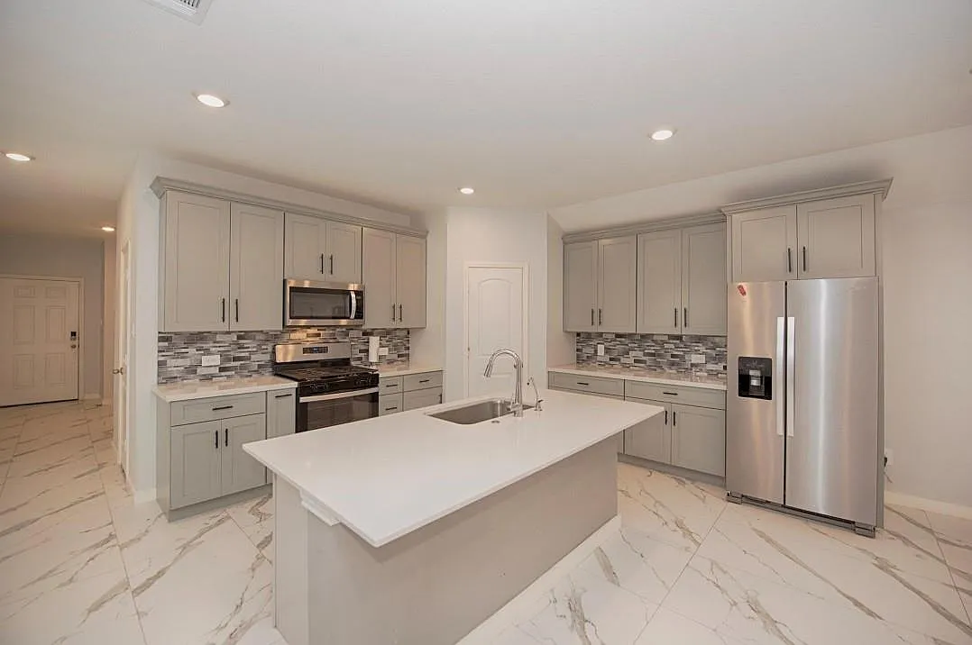 4 bed, 2041 sqft, $2,500 — Photo 1