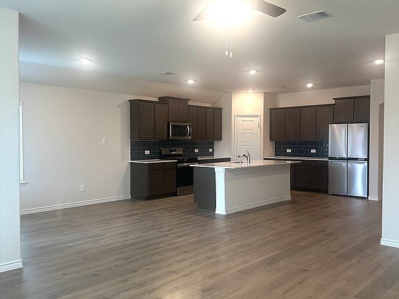 3rd image of 655 Divine Gardens Dr