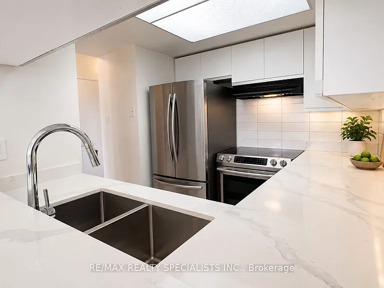 75 King St E #706 — Photo 2