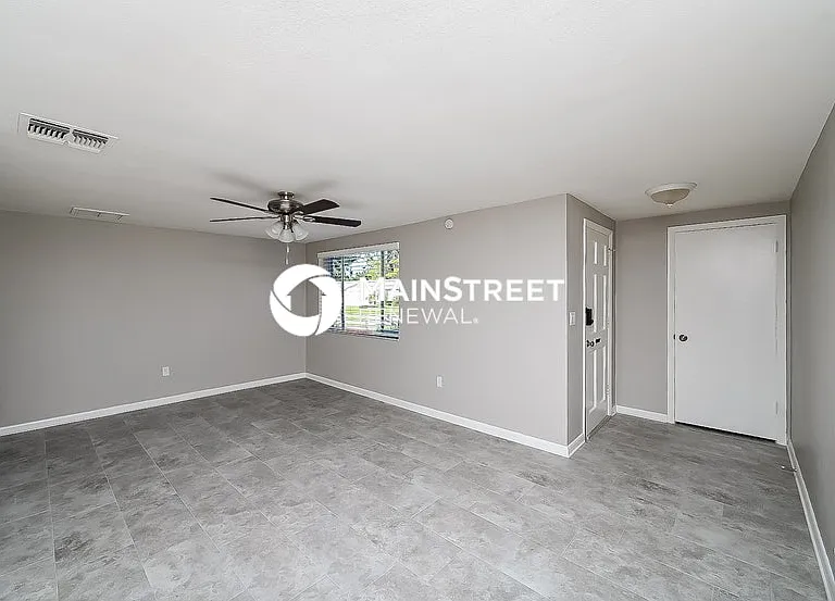 4010 Stratfield Dr — Photo 5
