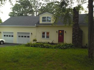 7 Lakeshore Dr, Bellingham, MA 02019