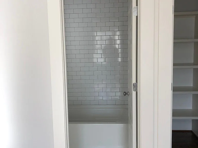 2121 Roslyn Ave — Photo 36