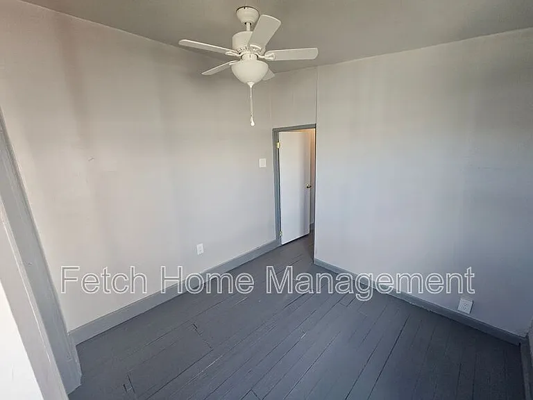 909 E Princess St — Photo 20