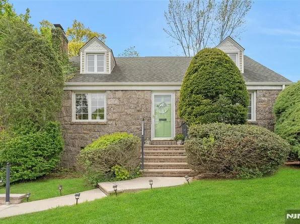 631 Cooper Ave, Oradell, NJ 07649