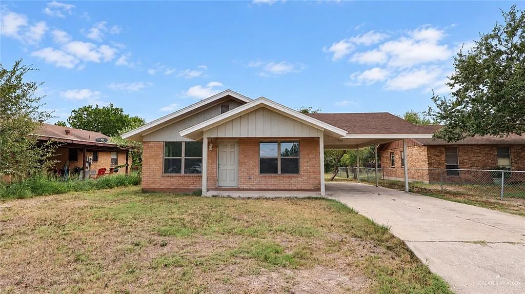 3 bed, 1.0 bath, 1092 sqft, $1,350 — Photo 1