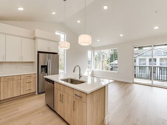 3rd image of 4785 N Albina Ave #302