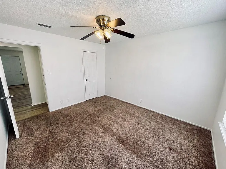 1203 Redwood Dr #C — Photo 13
