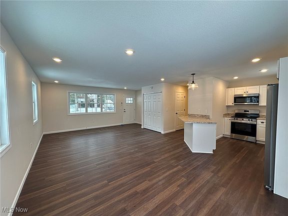 4th image of 950 Bonnie Brae Ave