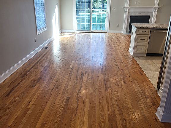 4th image of 36 W Hanover Ave #A