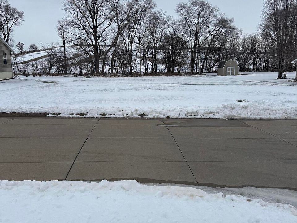 2nd image of 211 Brookview Dr