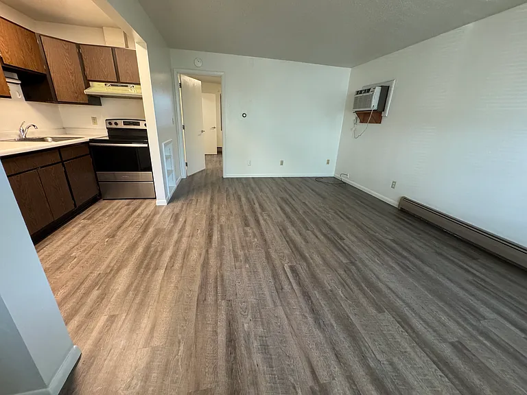 429 N Gilbert St — Photo 3