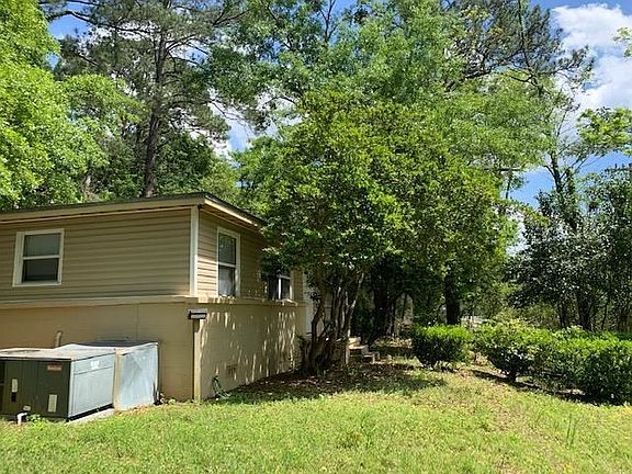 3rd image of 1826 Pepper Dr