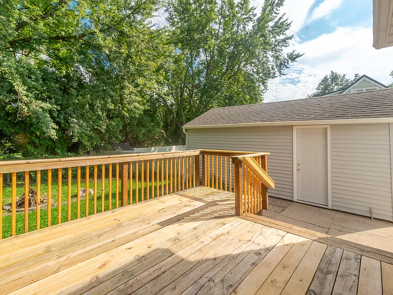 105 Sunset St — Photo 22