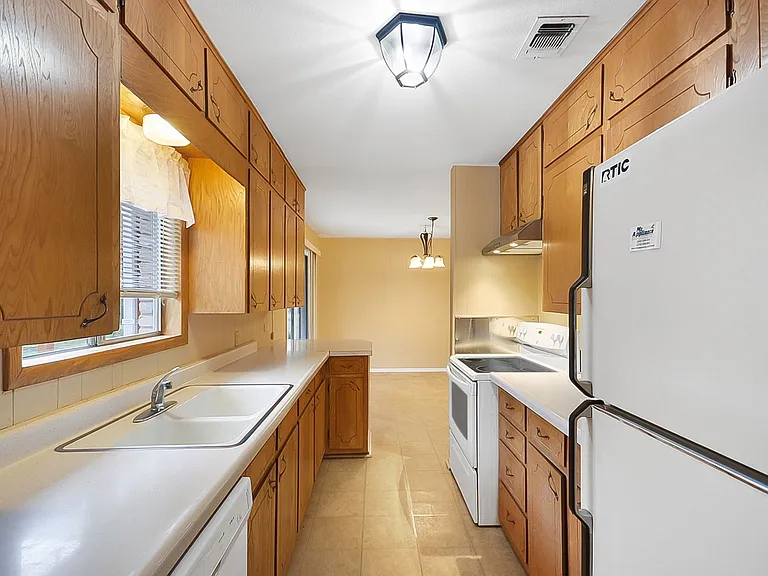 185 Oklahoma Ave — Photo 12
