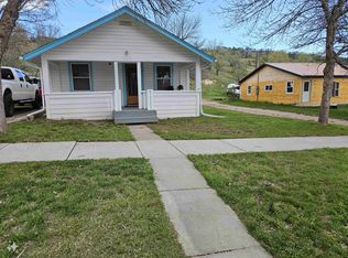 609 S 5th St, Hot Springs, SD 57747