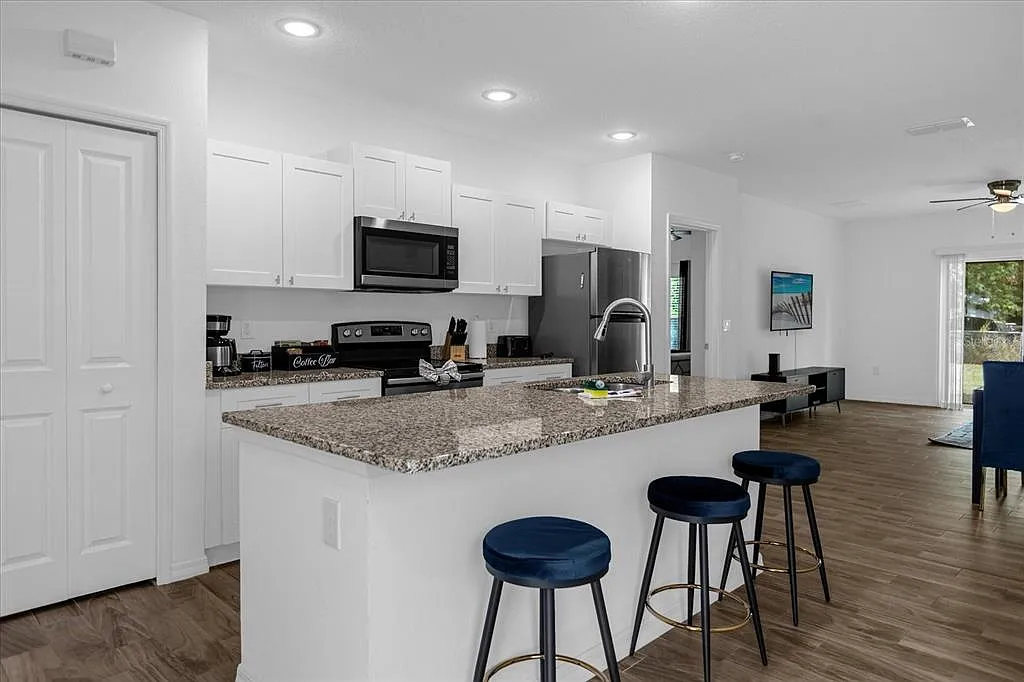 3 bed, 2.0 bath, 1531 sqft, $2,250 — Photo 3