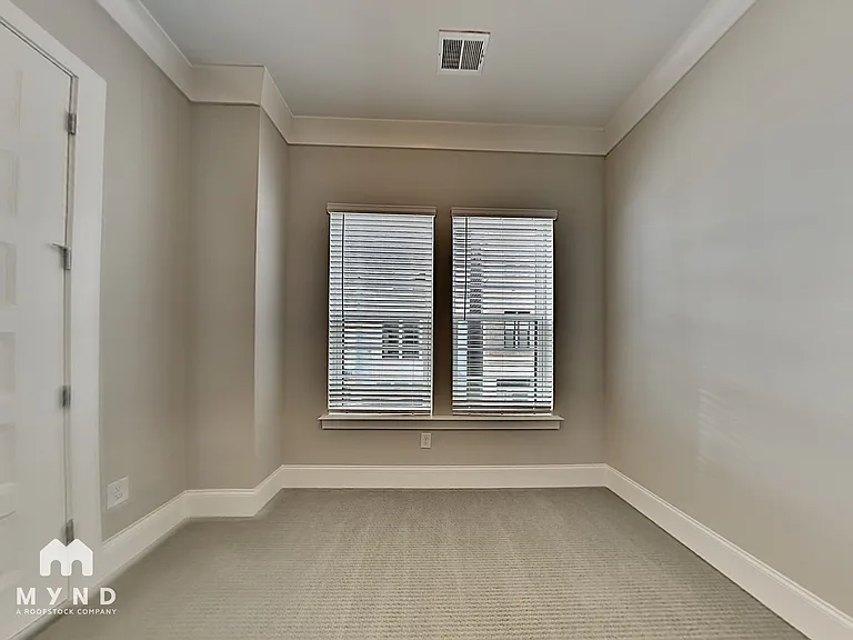 576 Broadview Pl NE — Photo 14