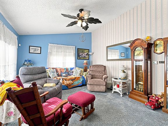3rd image of 810 Apple Hill Way
