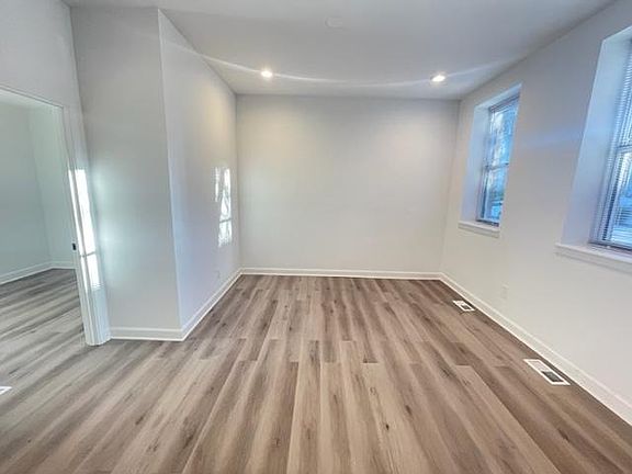 4th image of 651 N Paulina St APT 1S