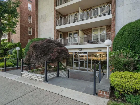 110 Brooklyn Avenue #1A, Freeport, NY 11520