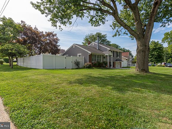 4th image of 3800 Chalfont Dr
