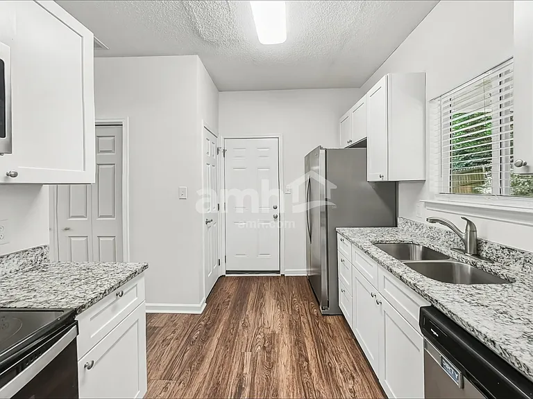 13929 Hatton Cross Dr — Photo 3