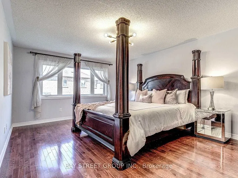 134 Ascalon Dr #UPPER — Photo 16