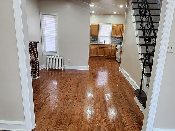4th image of 4513 Unruh Ave