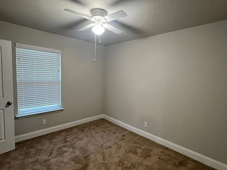 7417 Savannah Brks — Photo 23