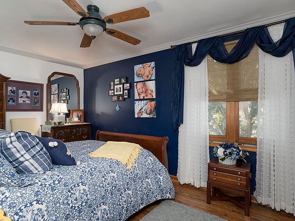 3rd image of 6 Foxcroft Ln