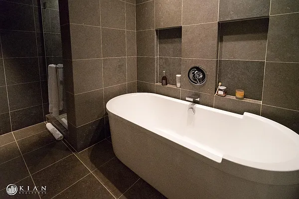 Rented by Kian Realty | media 16