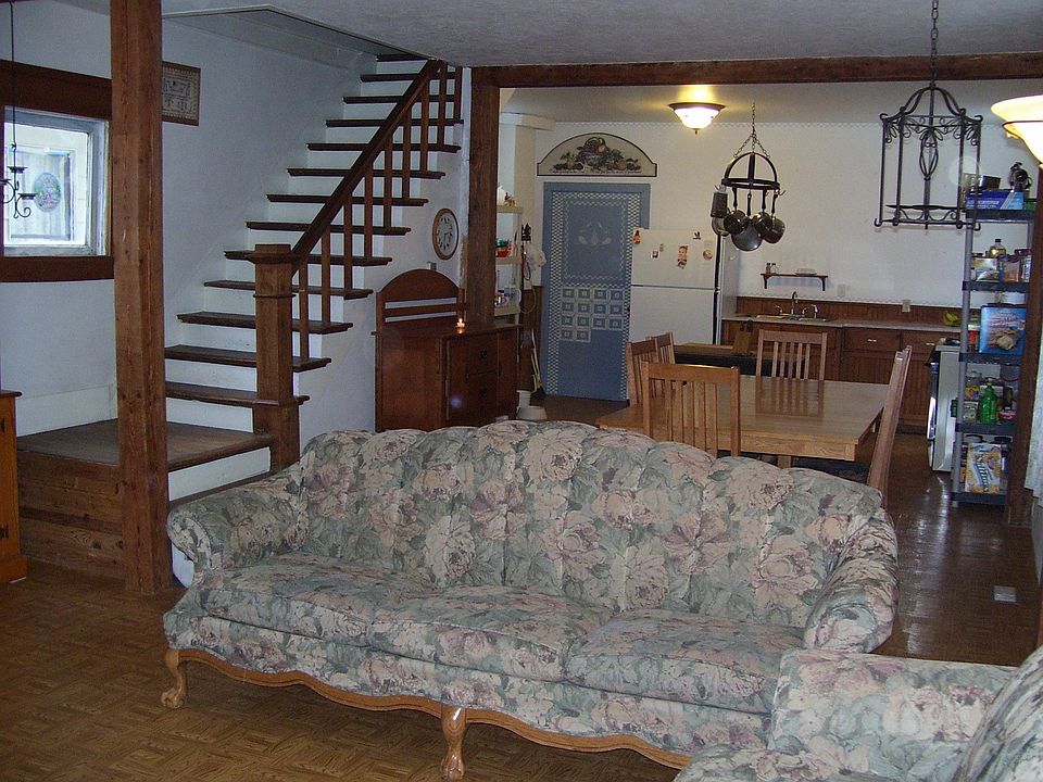162 King - Living area