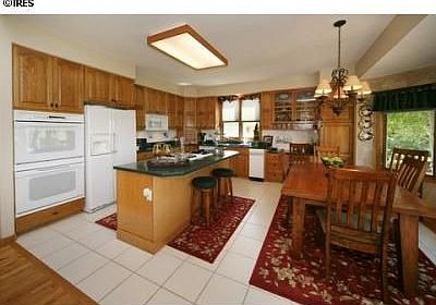 Kitchen/Dinette Area