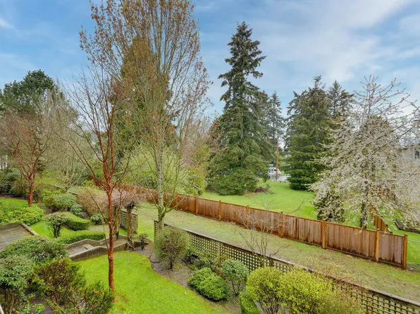 15323 17a Ave #206, Surrey, BC V4A 1V4