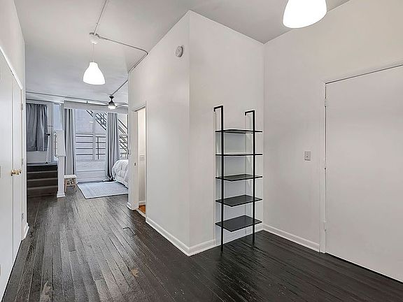 4th image of 633 Main St APT 2